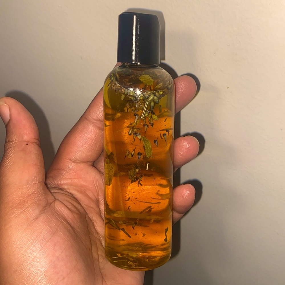 Herbal hair growth oil. 🍃🍂